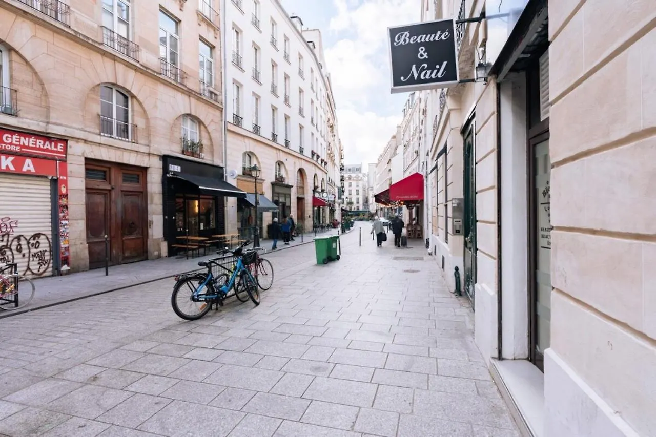 Urban & Stylish Republique! Apartment