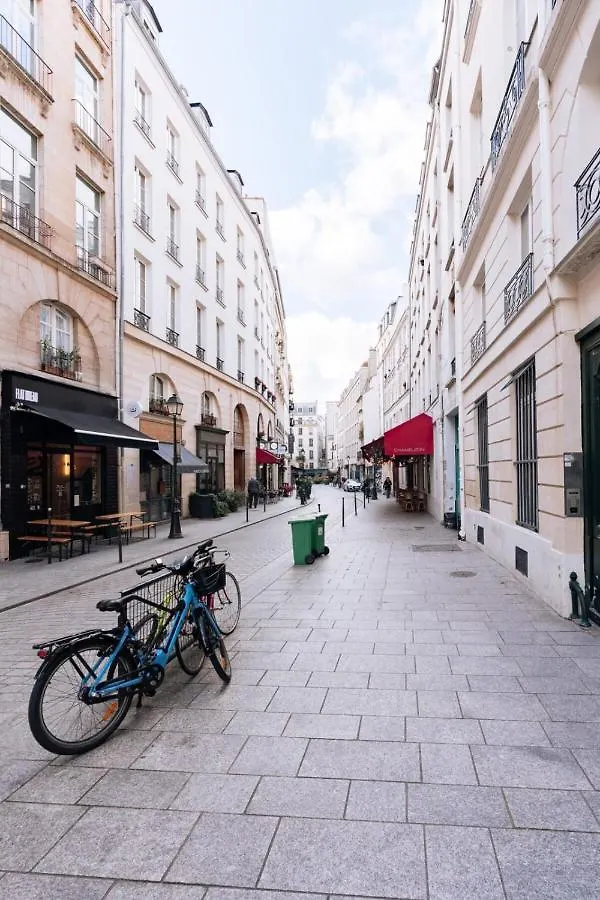 Urban & Stylish Republique! Apartment *