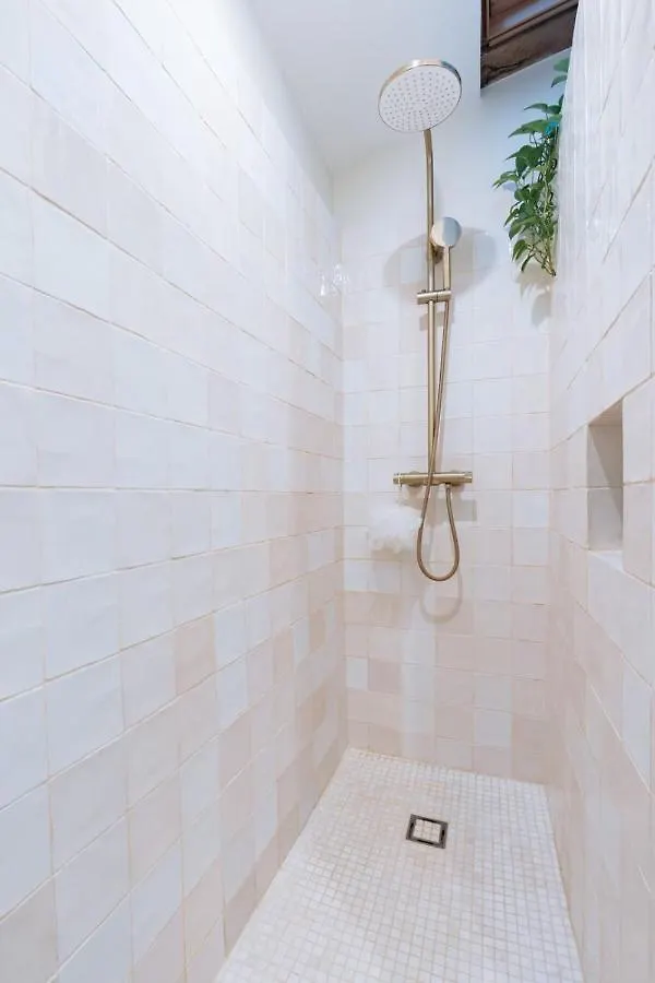 Urban & Stylish Republique! Apartment